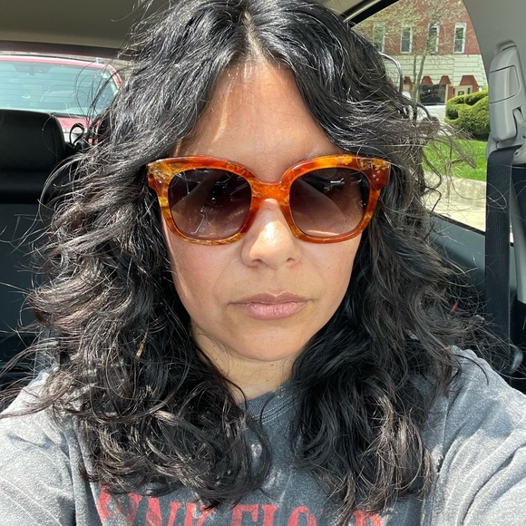 Meet your Posher, Brandy - Picture 1 of 1